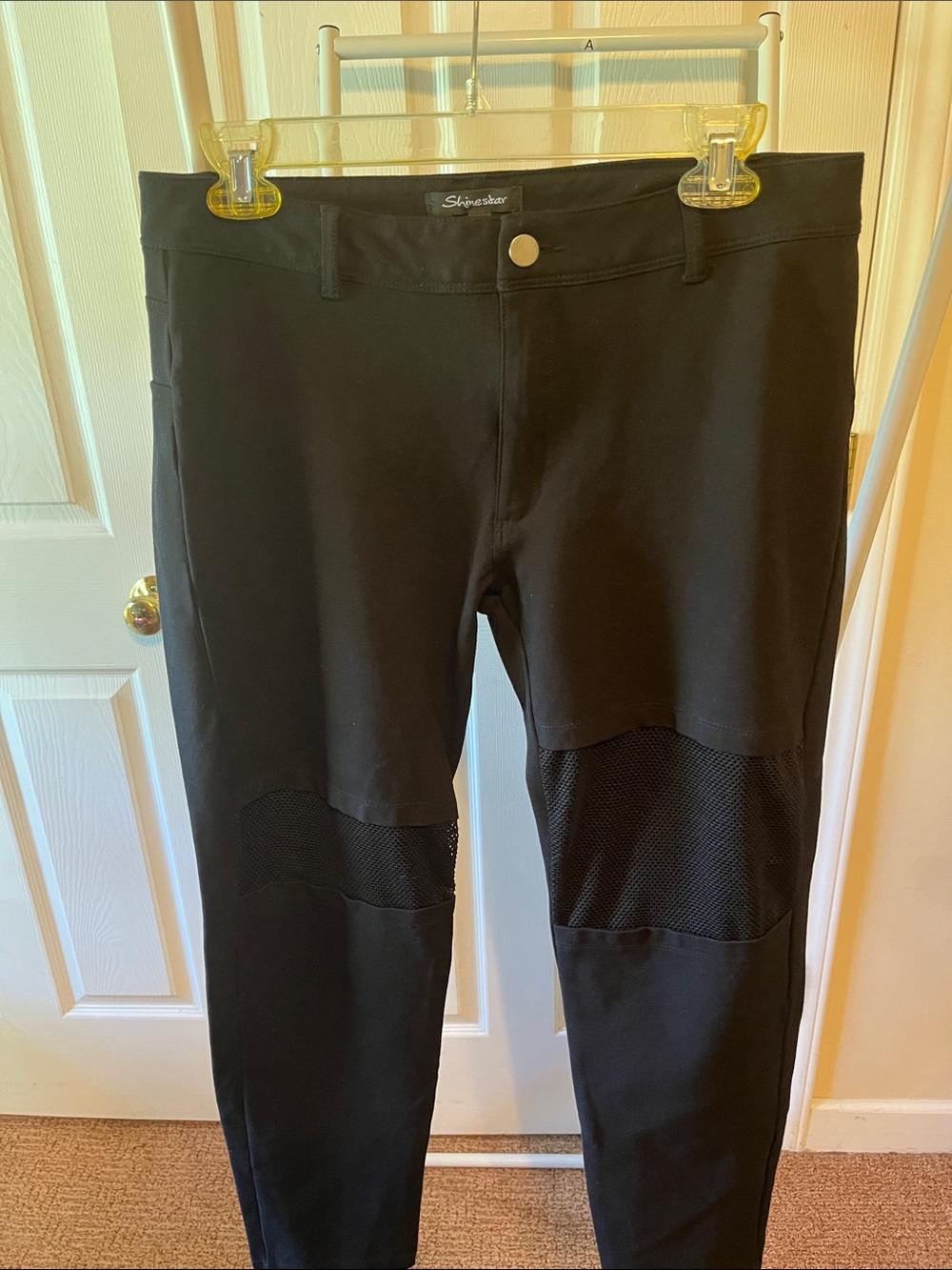 SKIMS Black Leggings with Mesh Knee Panels W/17” L35” inseam 25”